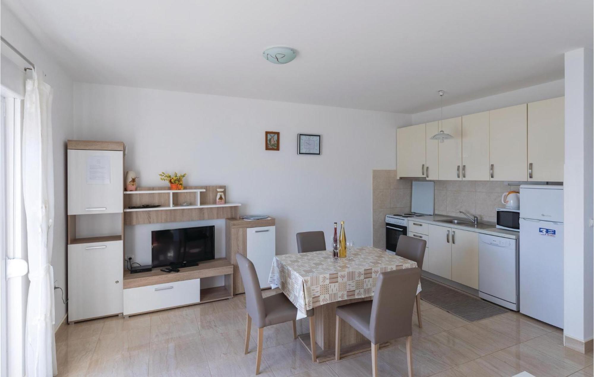 1 Bedroom Cozy Apartment In Klek Extérieur photo