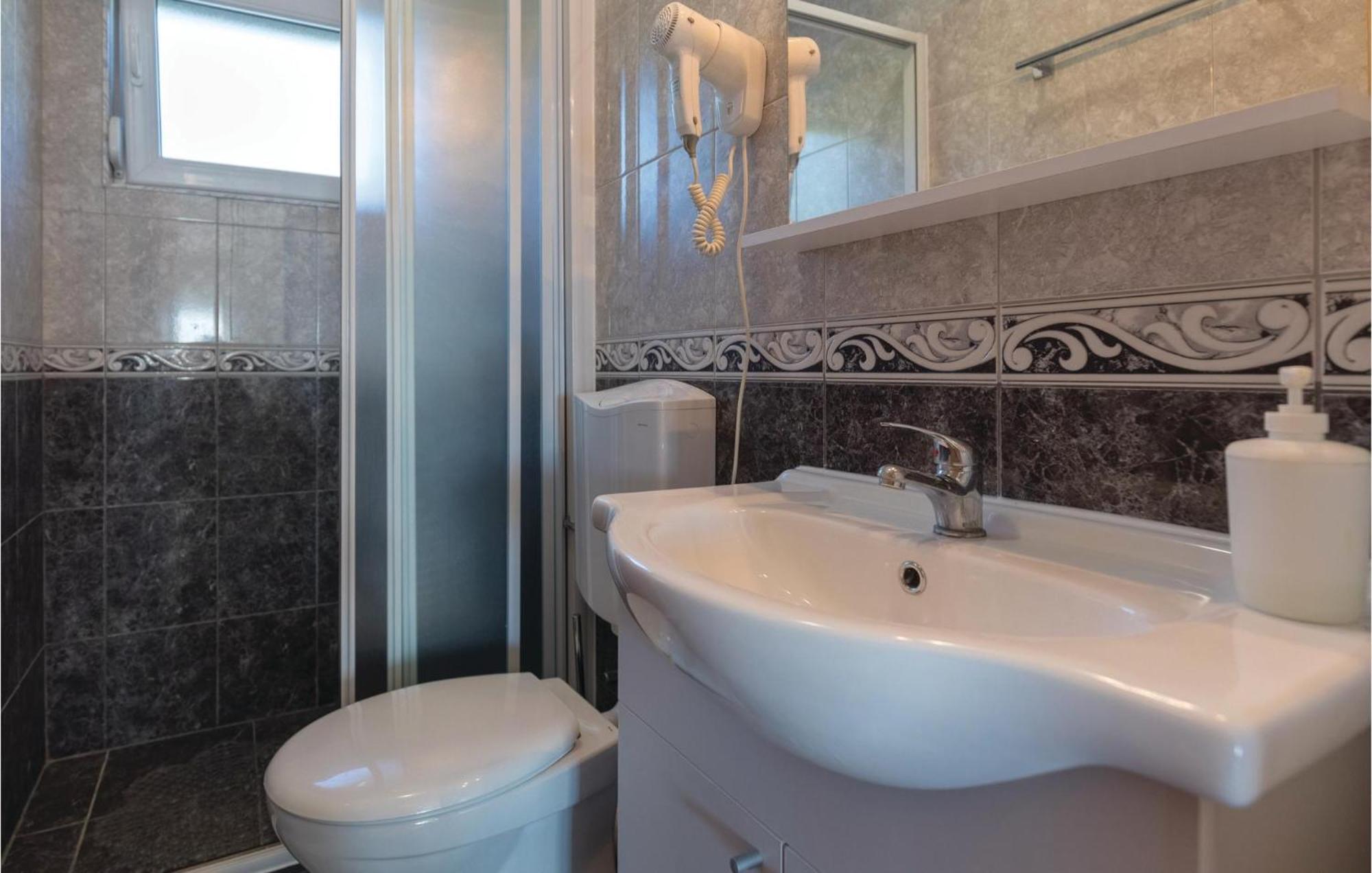 1 Bedroom Cozy Apartment In Klek Extérieur photo